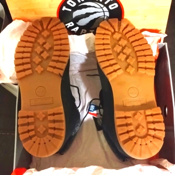 Brand New..Men's exotic Toronto raptors NBA, timberlands size 11 - Picture 7 of 15